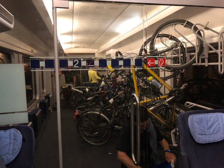 18D9CDBC-AAFC-4E7E-9330-50444BB870EB