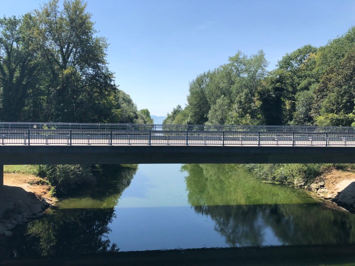 25EAAF81-6E06-4F9A-B8FF-024C8FBBE715