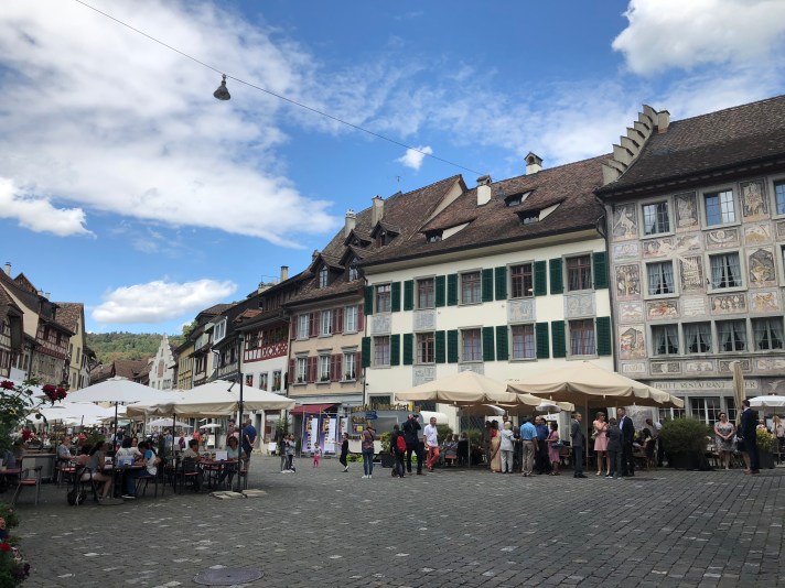 534E8F0E-E301-4EDB-8BD7-7822130C22EE