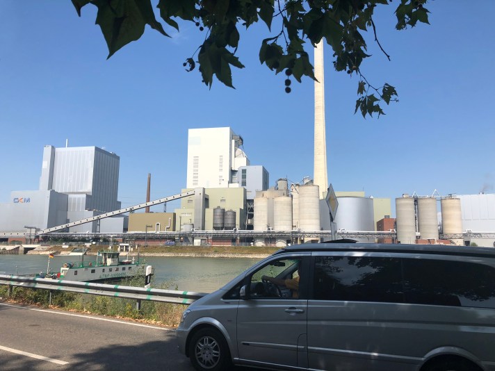 53F45BB1-4F2E-45E9-A8F5-FCE274BFEDC4