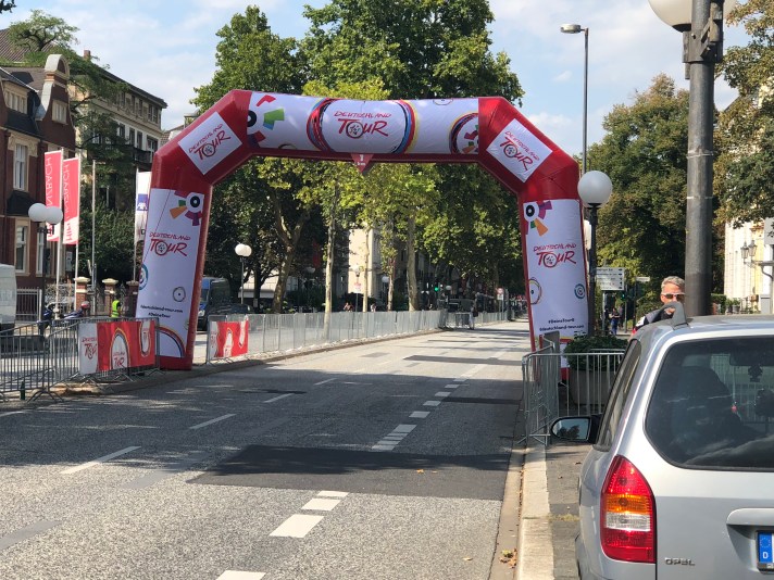 81AB1B17-C095-451A-A1A5-B12506EE27BA