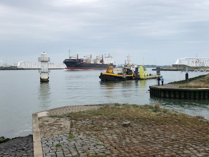 A9EA39FD-E05E-4AD6-8BD9-48361087AF6B