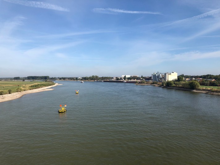 B46A1F70-DD30-47AF-A948-FC108D4CB518