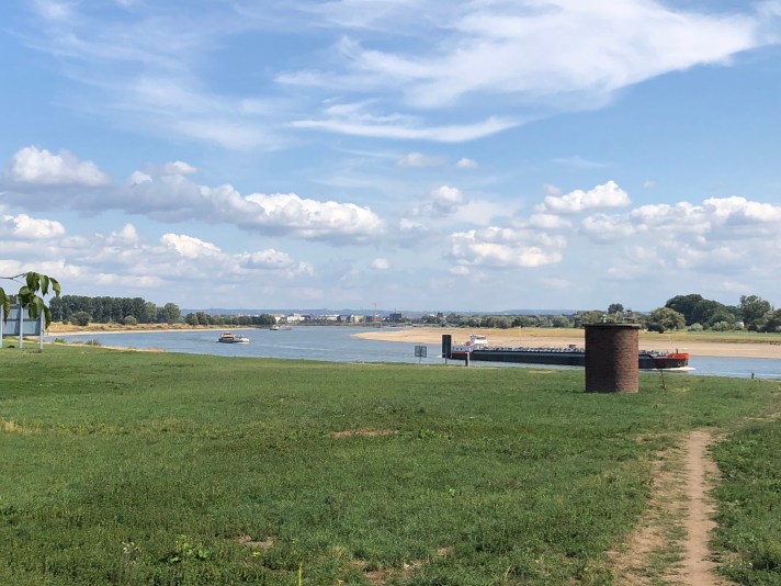 D762AFAB-3E1A-4E28-A9CF-94AE1770FE76