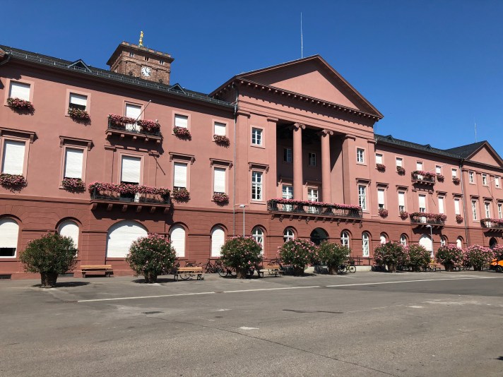 FA684F88-0E7E-4E14-ABD0-BE40180D7A48