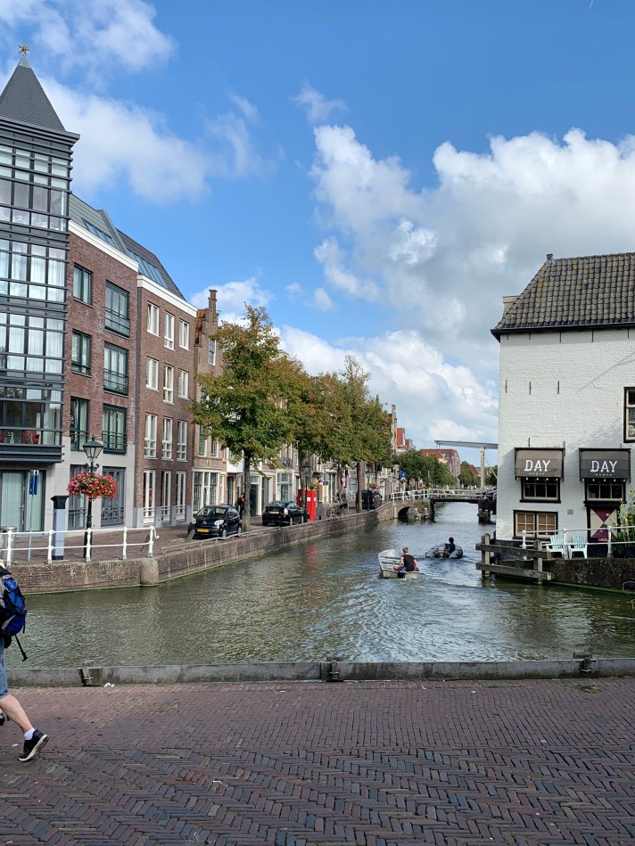 E4DE4926-6B86-4FB3-A661-627A1149CCA7